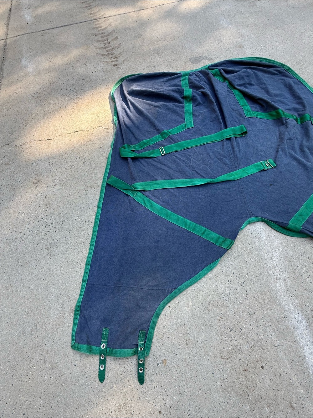 Triple crown horse stable sheet size 74 Navy and Green trim * Disclosing photo